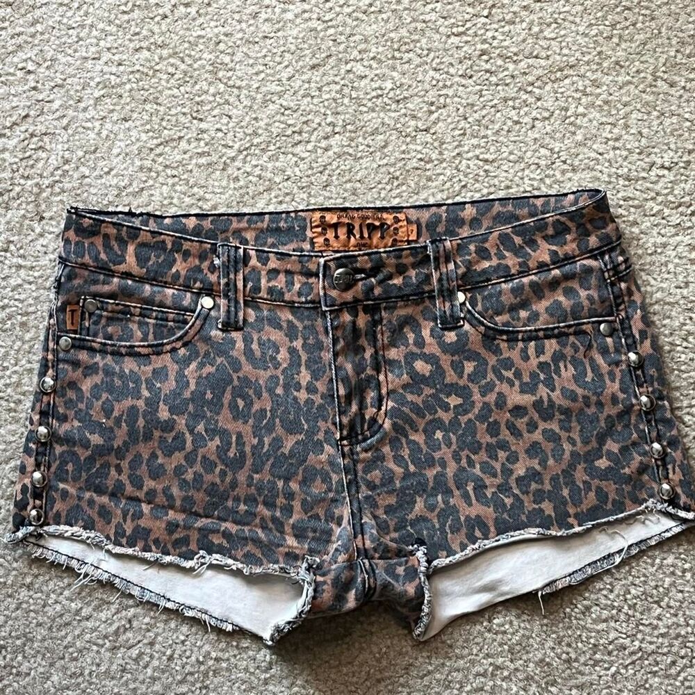 Vintage Tripp NYC Studded Cheetah/Leopard Print Denim Cutoff Shorts - Size 7